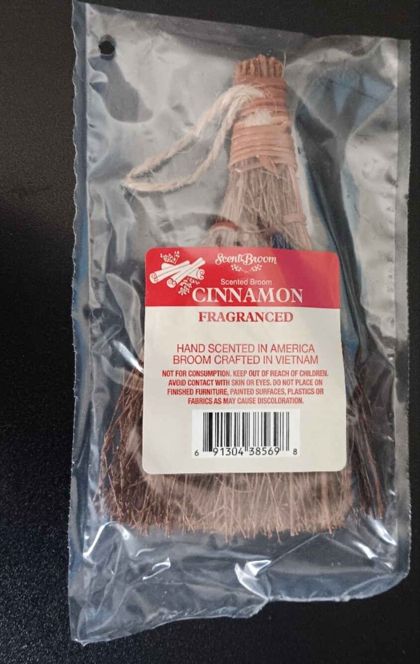 2 Cinnamon-Scented Decorative Broom - Natural Brown